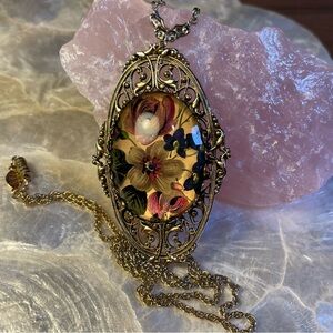 1928 Signed Floral Gold Tone Pendant Statement Necklace